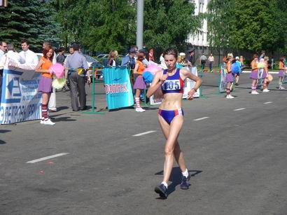 17:25 Командные золото и серебро - с чемпионатов России по марафону и спортивной ходьбе в Саранске